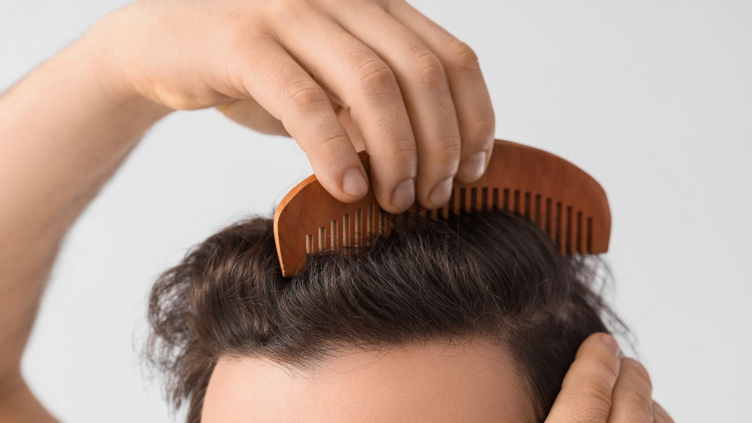 How Immune Signaling Shapes Scalp Sensitivity and Hair Health