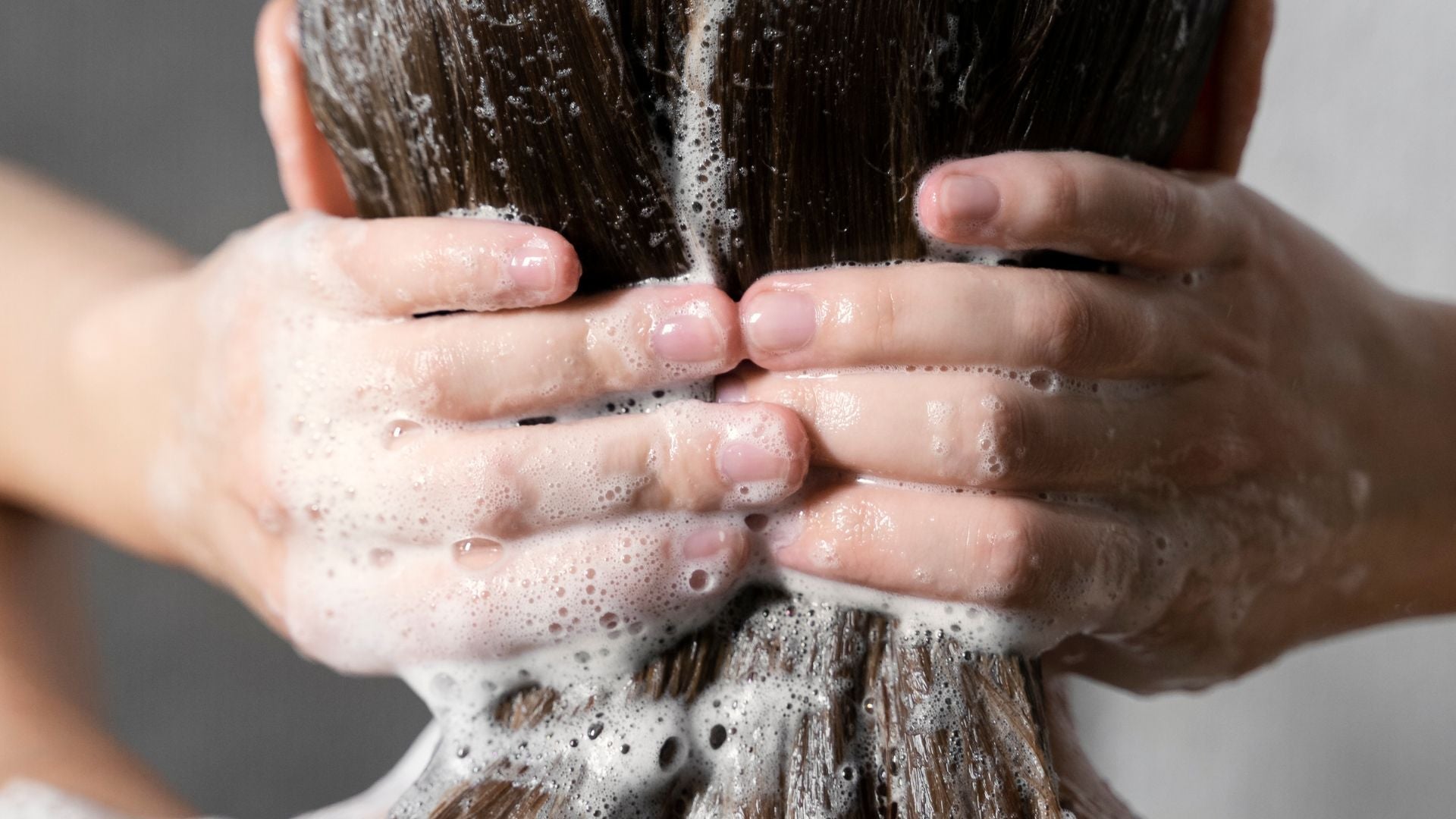 Co-Wash vs Low-Foam Cleanser: Which Protects Sensitive Scalps Better?