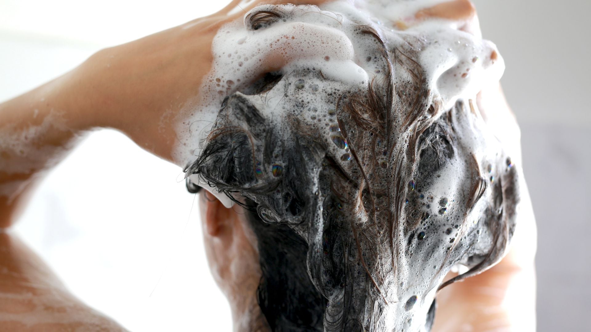 Sulfate-Free vs Low-Sulfate—Which is Better for Sensitivity?