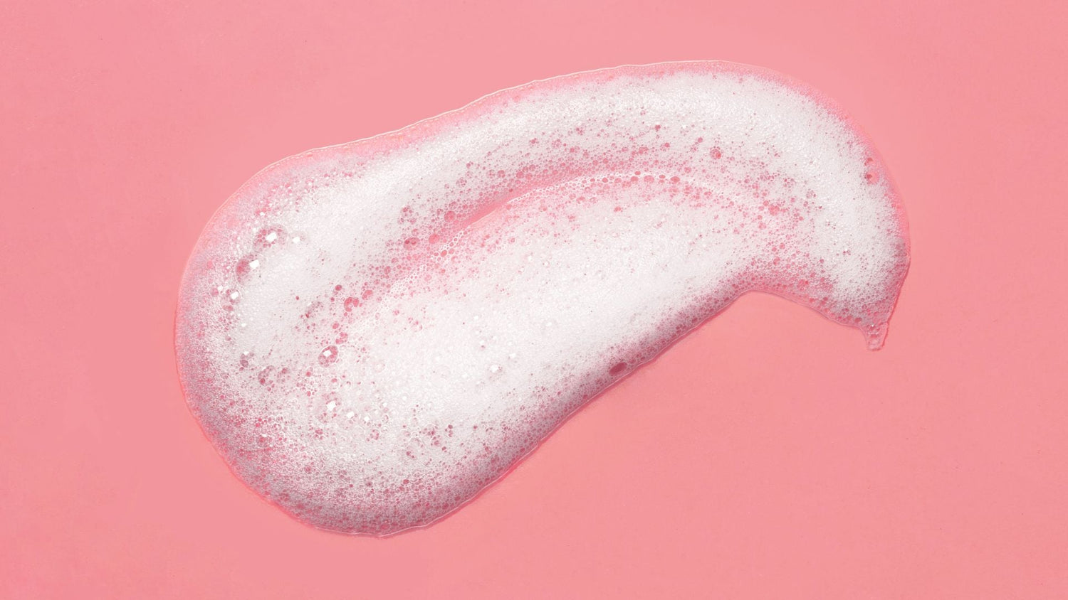 Low-Foam Cleansers: How Gentle Surfactants Protect the Scalp Barrier