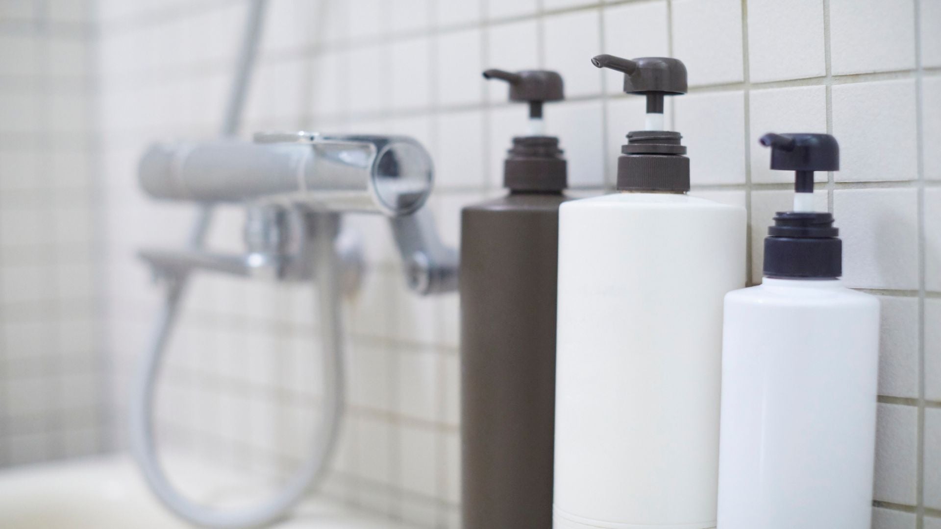 Sensitive Scalp Care: When to Choose Non-Medicated or OTC Active Shampoos