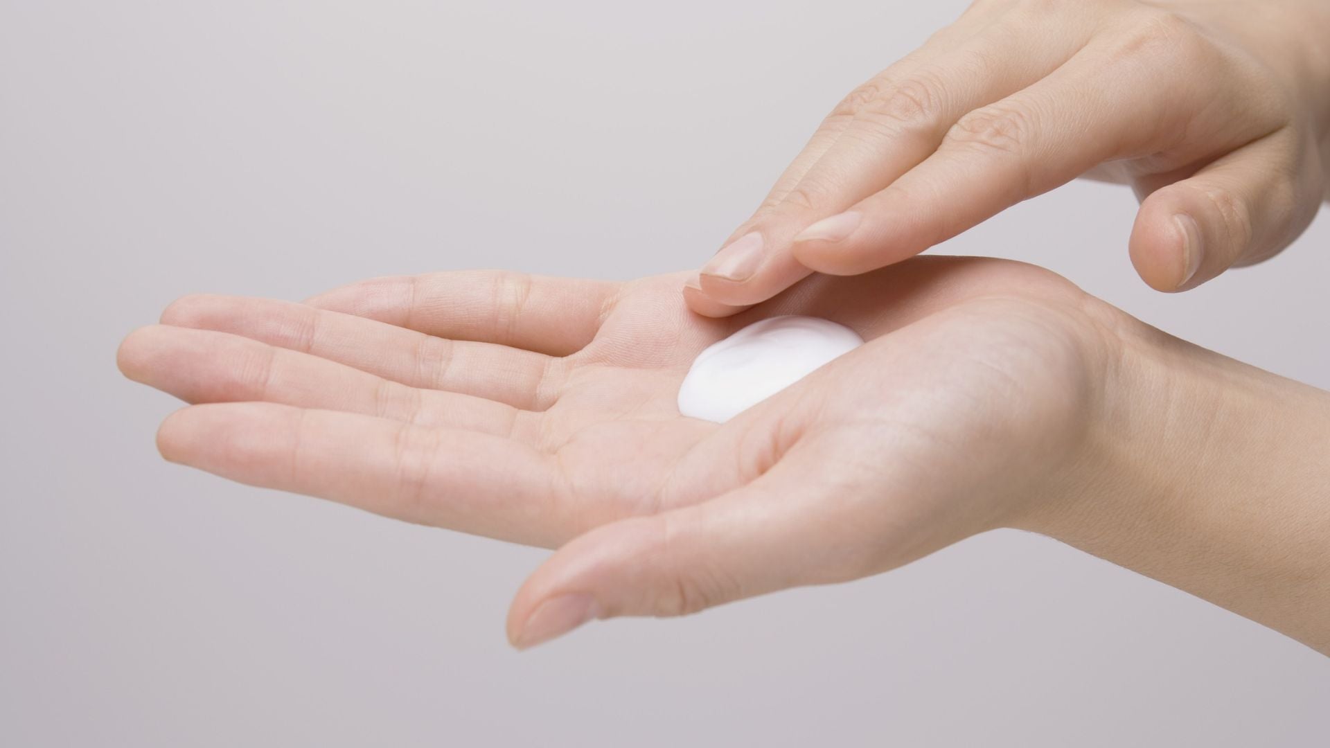 Fragrance-Free Hair Care and Scalp Health: Evidence-Backed Benefits for Sensitive Skin