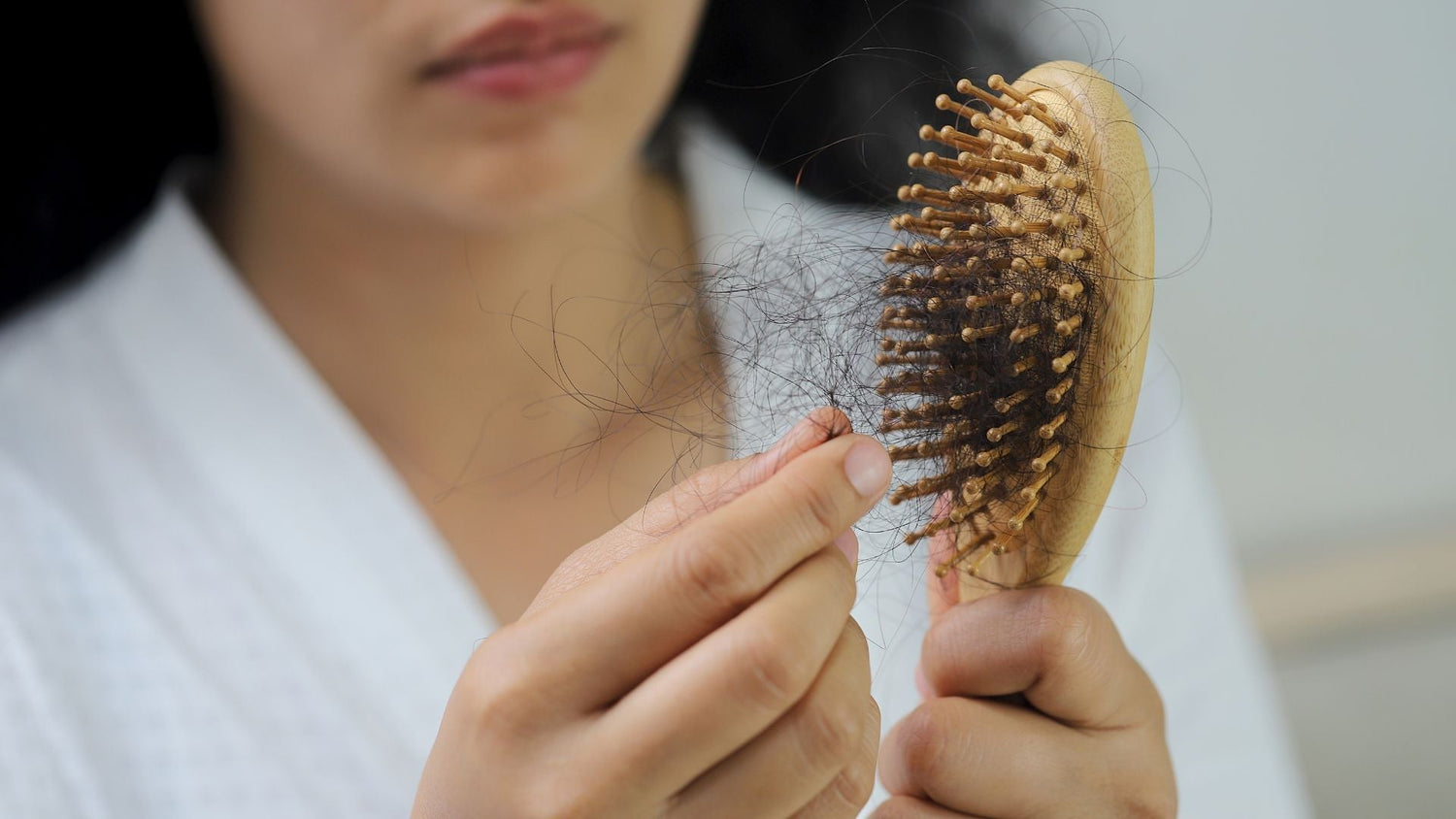 Stress-Linked vs Inflammatory Hair Shedding: How to Recognize Each Type