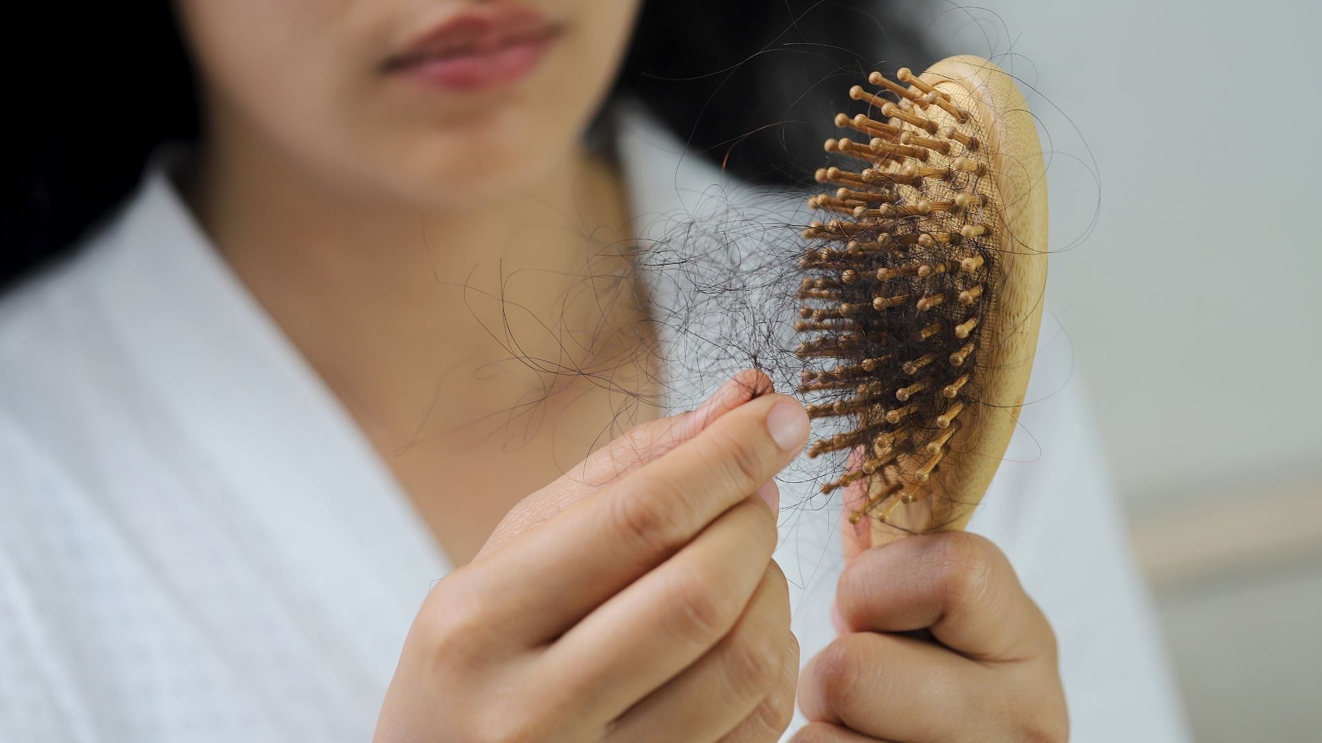 Stress-Linked vs Inflammatory Hair Shedding: How to Recognize Each Type